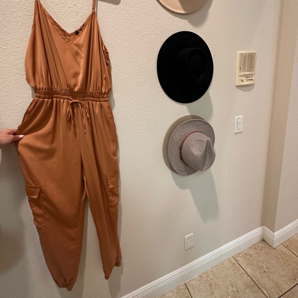 Strut & Bolt jumpsuit - Picture 2 of 4